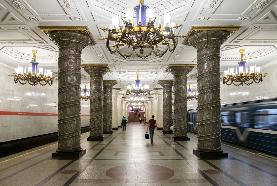 Die Metro (U-Bahn) in St. Petersburg, Russland