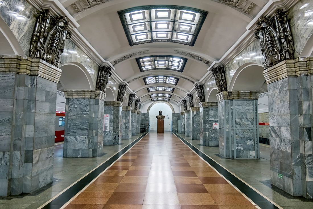 Die Metro (U-Bahn) in St. Petersburg, Russland