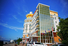 Hotel Majak 4* in Listwjanka direkt am Baikalsee. Russland