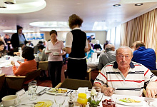 ZUM NORDPOL MIT DEM ATOMEISBRECHER 50 LET POBEDY. Restaurant