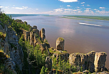 Lena-Kreuzfahrten in Sibirien. Nationalpark Lena-Felsen