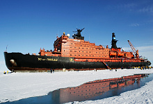 ZUM NORDPOL MIT DEM ATOMEISBRECHER 50 LET POBEDY