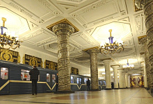 8-tägige Reise nach St. Petersburg. U-Bahnfahrt (Metro)
