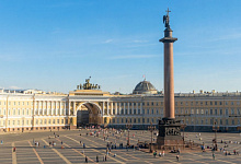 Der Schlossplatz, die Alexandersäule, St. Petersburg, Russland