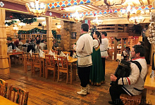 8-tägige Reise nach St.Petersburg. Restaurant Podworje