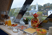 Wolgareise, Pljos, Freier Landgang im malerischen Dorf