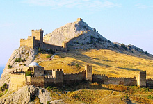 Sudak liegt am Fuße einer uralten genuesischen Festung