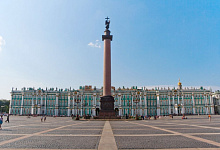 Schlossplatz mit Winterpalast und Alexandersäule, St. Petersburg