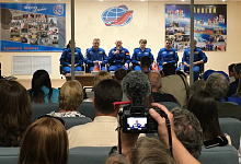 Baikonur, Verabschiedung von der Mannschaft in feierlicher Atmosphäre