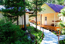 Erholungszentrum in den Sajan-Berge „Schumak“. Sibirien