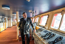 ZUM NORDPOL MIT DEM ATOMEISBRECHER 50 LET POBEDY. Kapitän Brücke