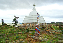 Baikalsee Kreuzfahrt in Sibirien. Stupa auf Ogoi