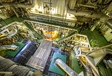 ZUM NORDPOL MIT DEM ATOMEISBRECHER 50 LET POBEDY