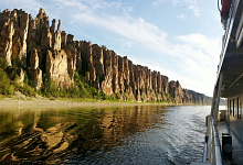 Lena-Kreuzfahrten in Sibirien. Nationalpark Lena-Felsen