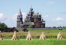 Flusskreuzfahrten durch Russland. Kishi Freilichtmuseums