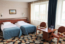 Hotel Irkutsk 3*+ am Ufer des Flusses Angara in Irkutsk. Sibirien, Russland