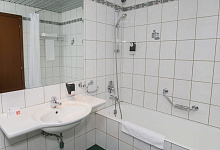 Hotel Azimut 4* in Jakutsk, Jakutien, Halb Lux